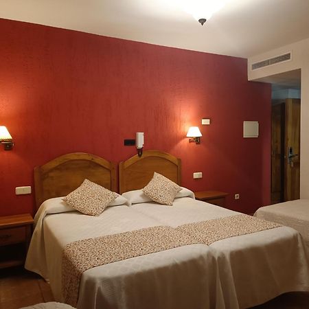 Hostal Decerca Prádena Rum bild