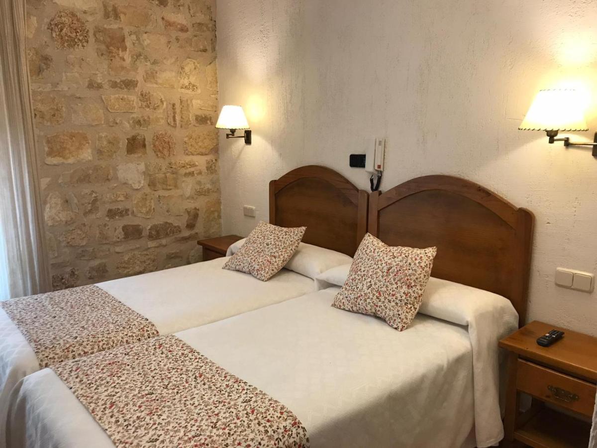 Hostal Decerca Prádena Exteriör bild