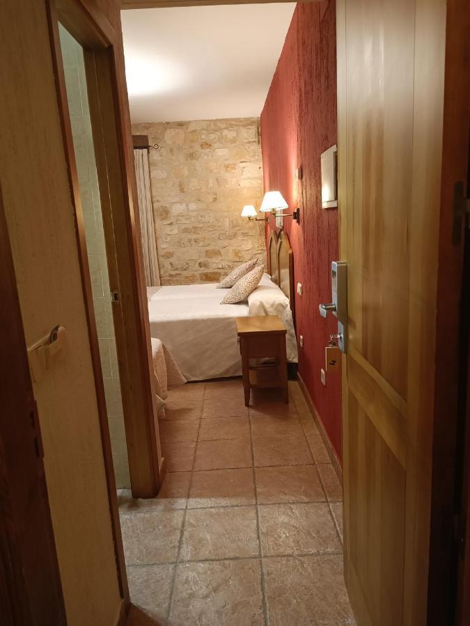 Hostal Decerca Prádena Rum bild