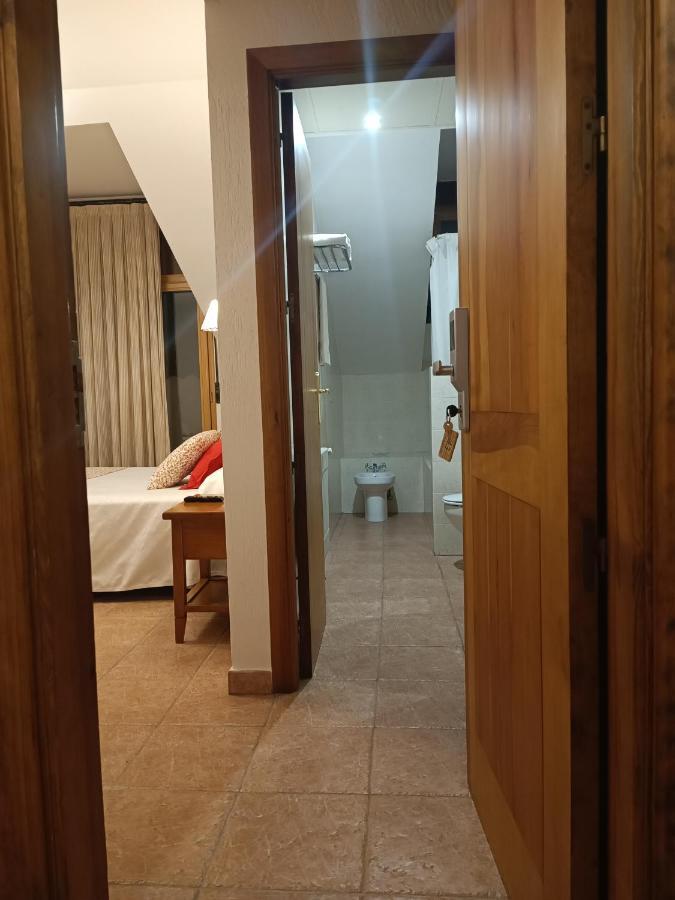 Hostal Decerca Prádena Rum bild
