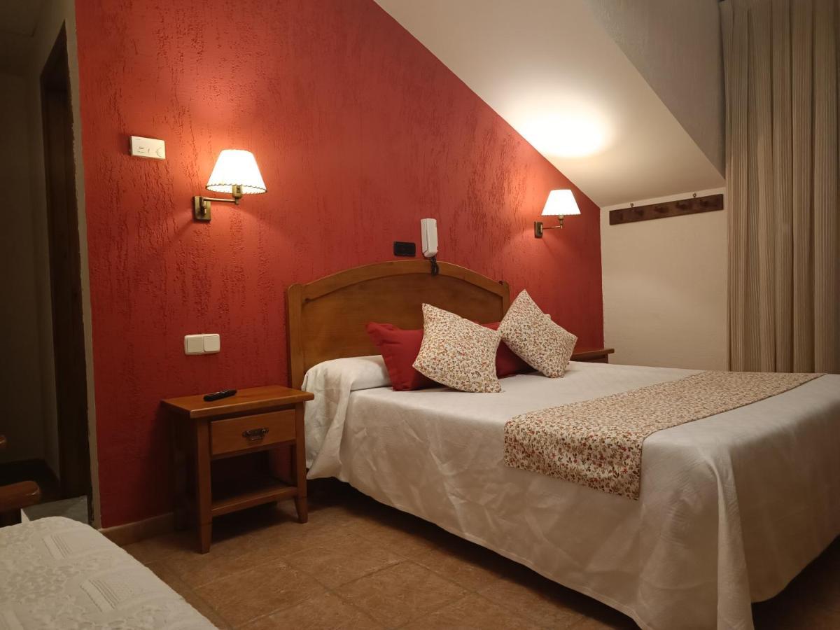 Hostal Decerca Prádena Exteriör bild