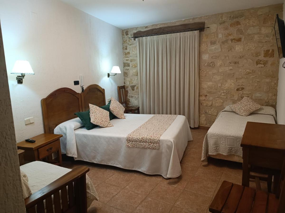 Hostal Decerca Prádena Exteriör bild