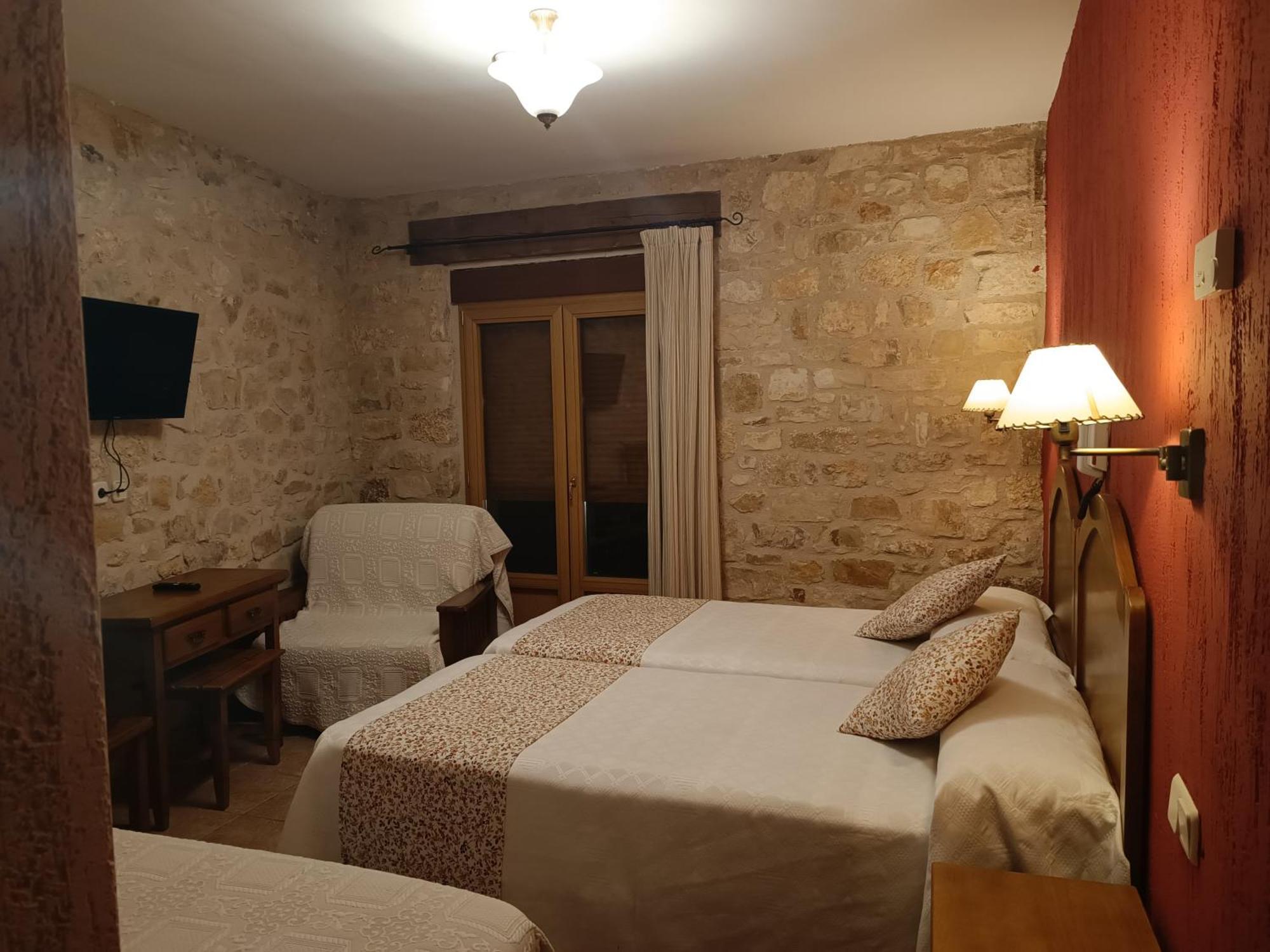 Hostal Decerca Prádena Rum bild