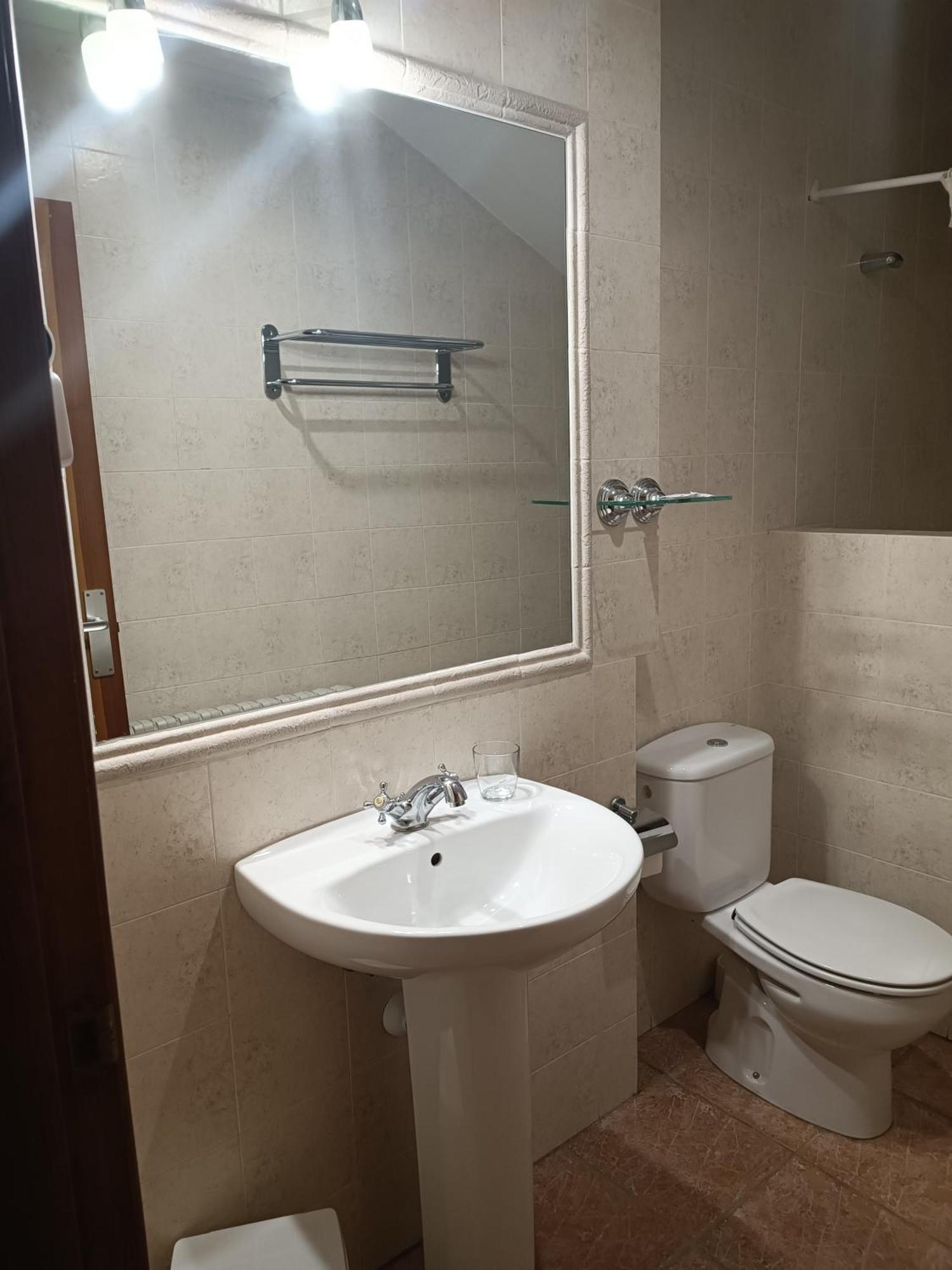 Hostal Decerca Prádena Rum bild
