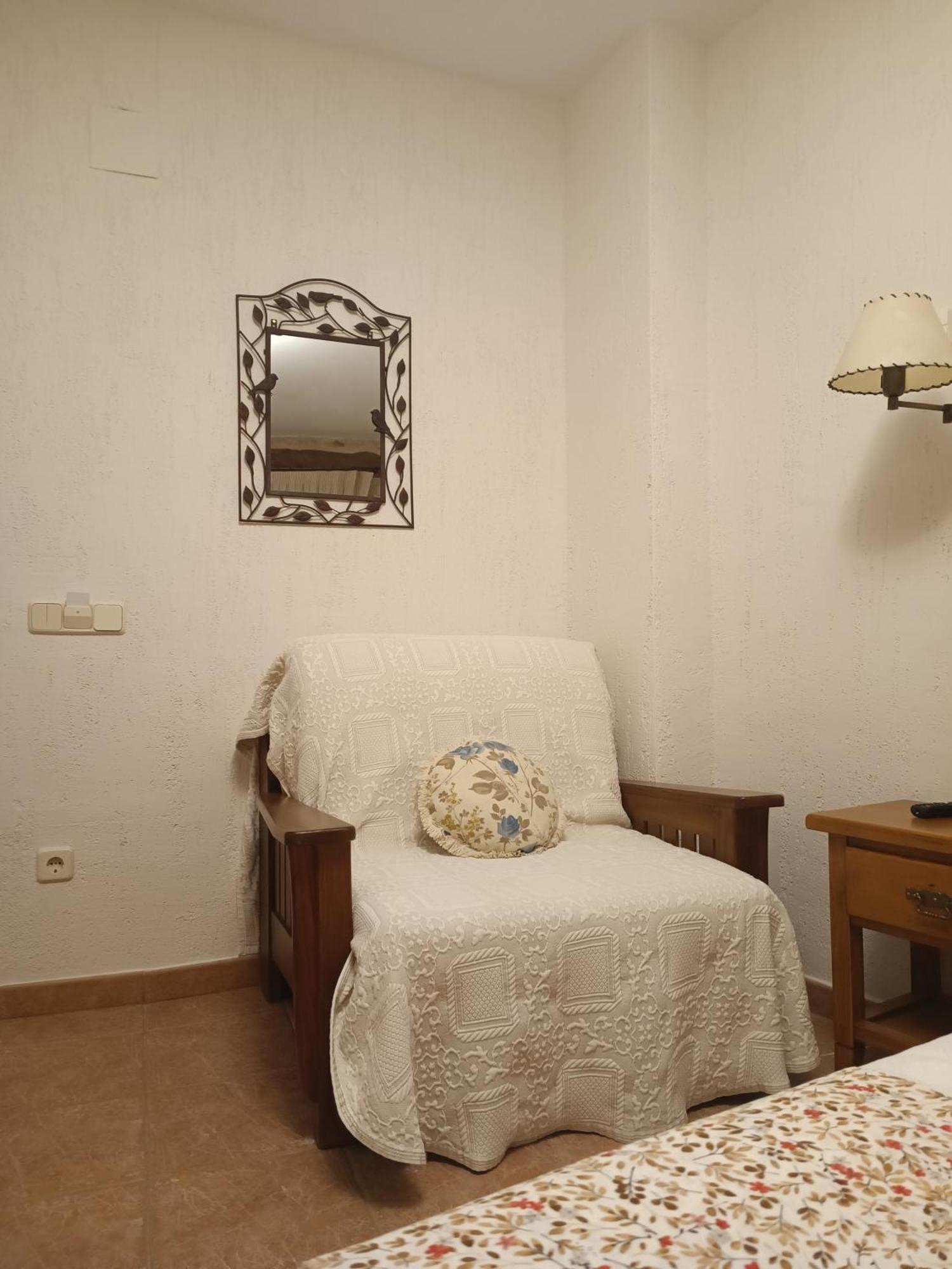 Hostal Decerca Prádena Rum bild