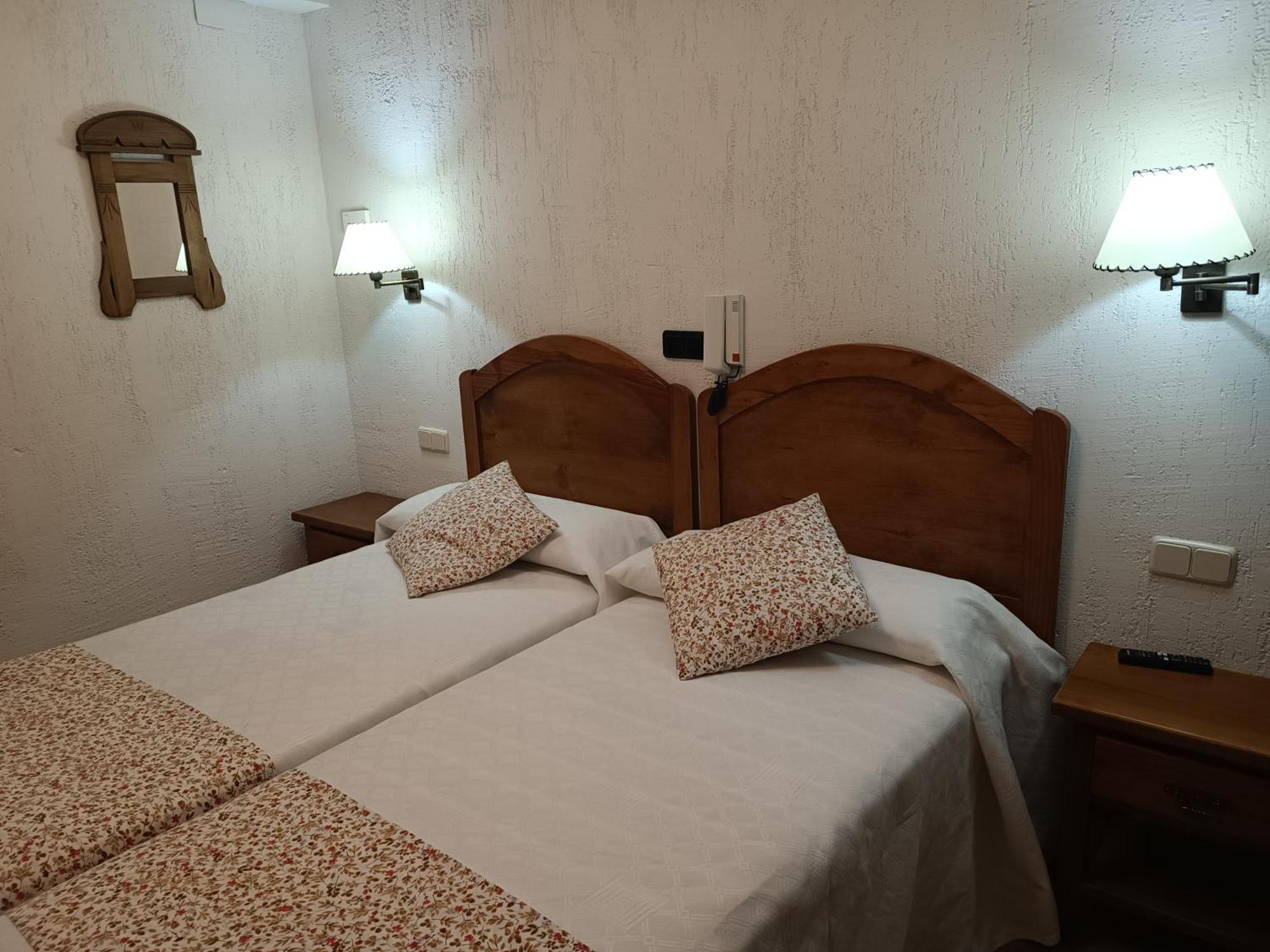 Hostal Decerca Prádena Rum bild